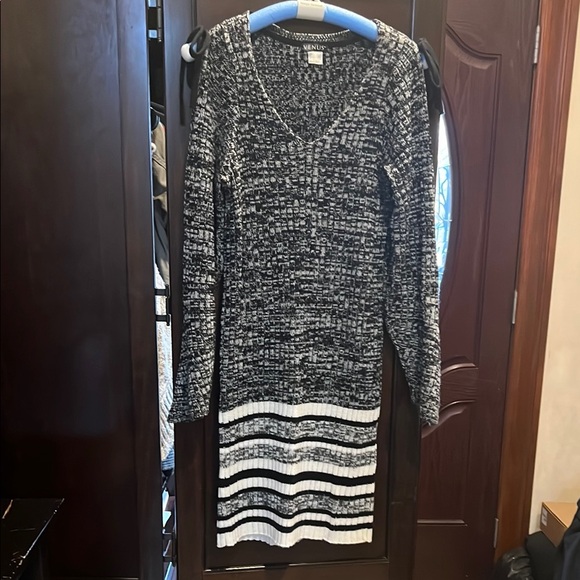 Mint condition toon worn only twice. - Picture 2 of 5